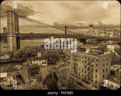 2 juin 2018 - NEW YORK, NEW YORK, USA - Pont de Brooklyn et East River prises de vue élevée - sépia Banque D'Images