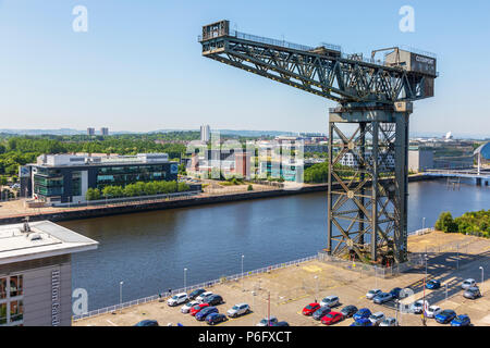 Finnieston crane, donnant sur la rivière Clyde et la STV, siège de l'Écossais, Anderston Glasgow, Écosse Banque D'Images
