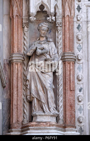 Statue sur la Porta della Carta, détail de la palais des Doges, la Place Saint Marc, Venise, Italie, site du patrimoine mondial de l'UNESCO Banque D'Images