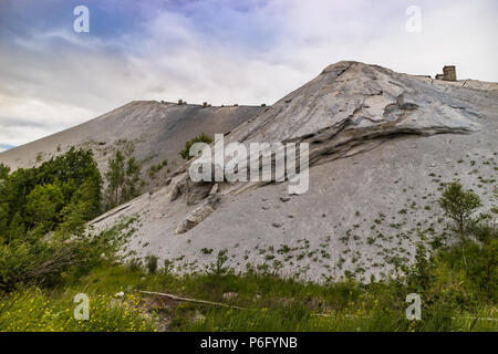 L'huile de schiste ash heap en Estonie Banque D'Images