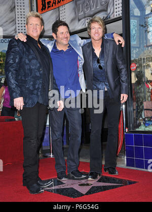 Gary LeVox (chant), Jay DeMarcus (bassiste et choeurs), Joe Don Rooney Rascal Flatts honoré avec une étoile sur le Hollywood Walk of Fame à Los Angeles. RasCal Flatts -star  08 Événement dans la vie d'Hollywood, Californie - Red Carpet Event, USA, Cinéma, Célébrités, photographie, Bestof, Arts, Culture et divertissement, Célébrités, Mode Topix Meilleur de Hollywood, la vie, événement dans la vie d'Hollywood, Californie - Tapis rouge et en backstage, Arts, Culture et divertissement, photographie, enquête tsuni@Gamma-USA.com , célébrités Musique, musicien, le groupe de musique, 2012 Banque D'Images