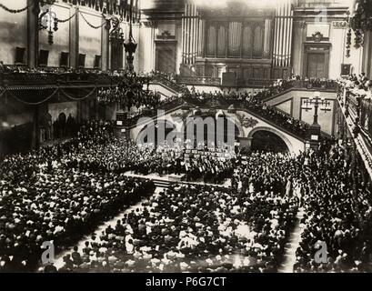 Barcelone. Concierto de la Banda Municipal de Barcelone en El Palacio de Bellas Artes. Años 1930. Banque D'Images