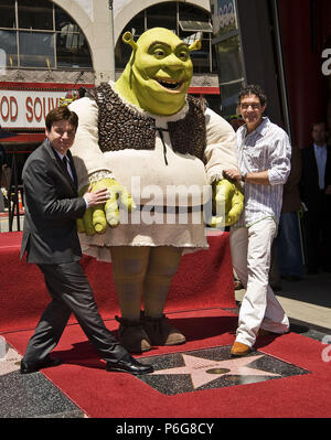 02      Mike Myers Shrek Antonio Banderas  02 - Shrek honoré avec une étoile sur le Walk of Fame d'Hollywod à Los Angeles.03      Mike Myers Shrek Antonio Banderas  03 Événement dans la vie d'Hollywood, Californie - Red Carpet Event, USA, Cinéma, Célébrités, photographie, Bestof, Arts, Culture et divertissement, Célébrités, Mode Topix Meilleur de Hollywood, la vie, événement dans la vie d'Hollywood, Californie - cinéma, télévision, célébrités, célébrités de la musique, Topix Bestof, Arts, Culture et loisirs, photographie, tsuni@Gamma-USA.com , Tsuni enquête de crédit / USA, honoré par une étoile sur le Hollywo Banque D'Images