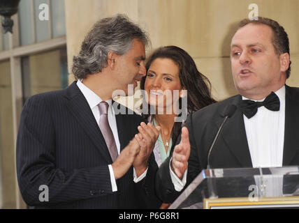 Andrea Bocelli   fiancée, Veronica Berti  24 - Andrea Bocelli honoré avec une étoile sur le Hollywood Walk of Fame à Los Angeles.Andrea Bocelli   fiancée, Veronica Berti  24 Événement dans la vie d'Hollywood, Californie - Red Carpet Event, USA, Cinéma, Célébrités, photographie, Bestof, Arts, Culture et divertissement, Célébrités, Mode Topix Meilleur de Hollywood, la vie, événement dans la vie d'Hollywood, Californie - cinéma, télévision, célébrités, célébrités de la musique, Topix Bestof, Arts, Culture et loisirs, photographie, tsuni@Gamma-USA.com , Tsuni enquête de crédit / USA, honoré par une étoile sur le Banque D'Images