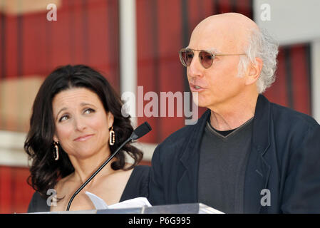 Julia Louis-Dreyfus    17 Larry David - Julia Louis Dreyfuss - Étoile sur le Hollywood Walk of Fame à Los Angeles.Julia Louis-Dreyfus    17 Larry David événement dans la vie d'Hollywood, Californie - Red Carpet Event, USA, Cinéma, Célébrités, photographie, Bestof, Arts, Culture et divertissement, Célébrités, Mode Topix Meilleur de Hollywood, la vie, événement dans la vie d'Hollywood, Californie - cinéma, télévision, célébrités, célébrités de la musique, Topix Bestof, Arts, Culture et loisirs, photographie, tsuni@Gamma-USA.com , Tsuni enquête de crédit / USA, honoré par une étoile sur le Hollywood Walk ofF Banque D'Images