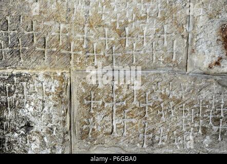 Crusader graffitis sur les murs de l'escalier menant à la Chapelle de Sainte Hélène, dans l'église du Saint-Sépulcre, dans la vieille ville de Jérusalem. Israël. Banque D'Images