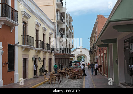 Ruelle dans la vieille ville historique de Campeche, Mexique Banque D'Images