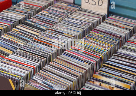 Utilisé pour la vente des CD au marché aux puces Banque D'Images