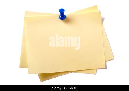 Sticky Notes post jaune avec l'axe isolated on white Banque D'Images