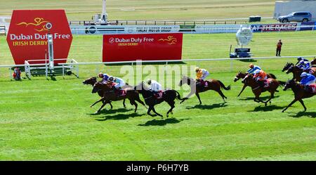 Bataille de Jéricho monté par Ryan Moore (à gauche) gagner la tote Rockingham au cours de la deuxième journée du handicap le Dubai Duty Free Derby irlandais Curragh Hippodrome, Festival à Co Kildare. Banque D'Images