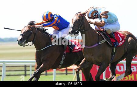 Bataille de Jéricho monté par Ryan Moore (à gauche) remporte le Tote Rockingham pendant le jour deux de handicap le Dubai Duty Free Derby irlandais Curragh Hippodrome, Festival à Co Kildare. Banque D'Images