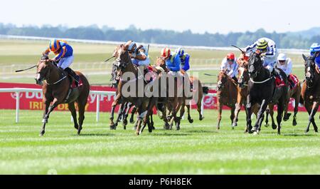 Bataille de Jéricho monté par Ryan Moore (à gauche) remporte le Tote Rockingham pendant le jour deux de handicap le Dubai Duty Free Derby irlandais Curragh Hippodrome, Festival à Co Kildare. Banque D'Images