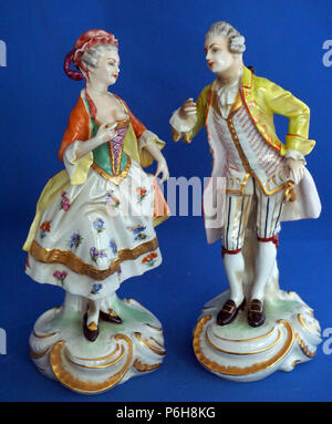 Meubles anciens en porcelaine allemande Continental Figure du Prince Banque D'Images