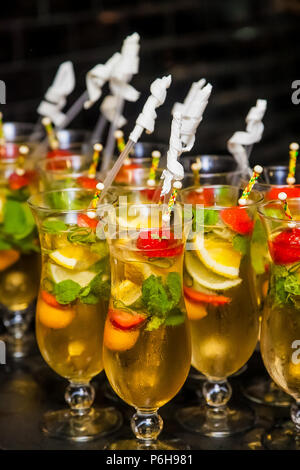 Cocktail Vin Apéritif de bienvenue à un dîner de gala d'entreprise événement banquets Banque D'Images