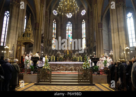 Messe de Pâques à la Cathédrale de l'Assomption de la Vierge Marie à Zagreb le 05 avril, 2015 Banque D'Images