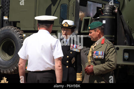 La princesse royale au cours au cours des célébrations de la Journée des Forces armées nationales à Llandudno, au Pays de Galles. Banque D'Images