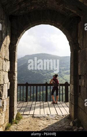 Le château de Montségur, siglo XIV, Castillo cátaro, monte Pog , Ariège, pirineos orientales, Francia, Europa. Banque D'Images