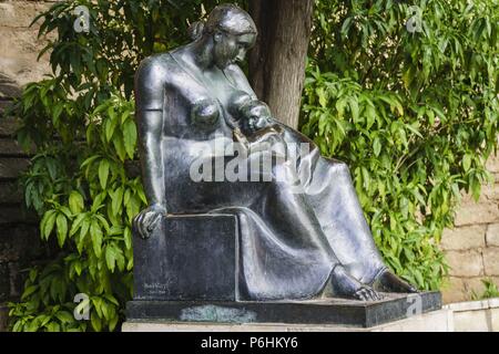 Maternidad, bronce,1940, Autor : Màrius Vives, traçage : Passeig Dalt Murada, Mallorca, Islas Baleares, Espagne. Banque D'Images