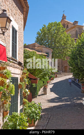 Valldemossa, près de la 14e siècle bâtiment monastique des Chartreux, connu comme la Chartreuse de Valldemosa. Banque D'Images