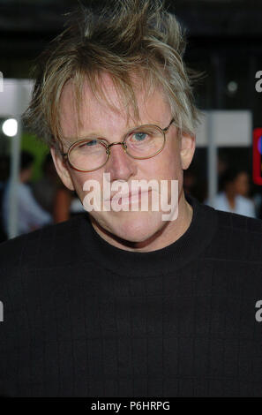 Gary occupé en arrivant à la première garantie au Orpheum Theatre de Los Angeles. 2 août 2004BusyGary81 Red Carpet Event, Vertical, USA, Cinéma, Célébrités, photographie, Bestof, Arts, Culture et divertissement, Célébrités Topix fashion / Vertical, Best of, événement dans la vie d'Hollywood, Californie - Tapis rouge et en backstage, USA, Cinéma, Célébrités, cinéma, télévision, Célébrités célébrités musique, photographie, Arts et culture, Bestof, divertissement, Topix headshot, vertical, une personne, à partir de l'an 2004, enquête tsuni@Gamma-USA.com Banque D'Images