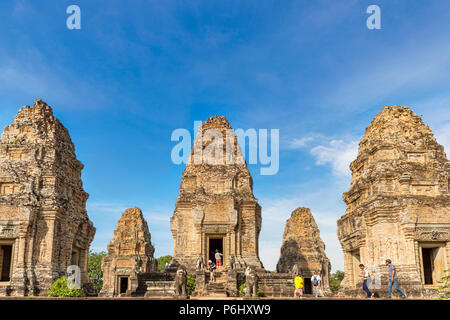 Angkor, Cambodge - Nov 18, 2017 : les touristes à Pre Rup , temple hindou à Angkor, Cambodge, construit comme temple d'état du roi Khmer et consacrée en 961. Il Banque D'Images