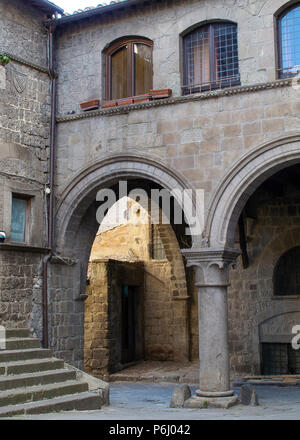 Maisons médiévales dans l'ancien quartier de San Pellegrino à Viterbe (Italie) Banque D'Images