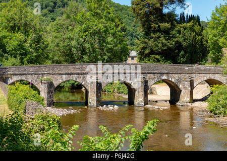 Angleterre Somerset Dulverton, 27 juin 2018 Vieux pont de pierre sur la rivière Barle Banque D'Images