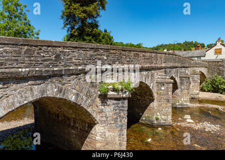 Angleterre Somerset Dulverton, 27 juin 2018 Vieux pont de pierre sur la rivière Barle Banque D'Images