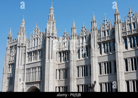 Royaume-uni, Ecosse, Aberdeen, autrefois connue sous le nom de ville de granit, la vieille ville historique de Aberdeen. Queen Street, Marischal College. Banque D'Images