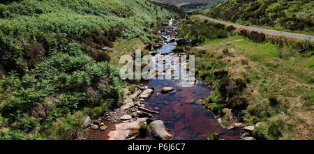 Aerial Photo d'un ruisseau dans le Peak District, dans le Yorkshire, UK Banque D'Images