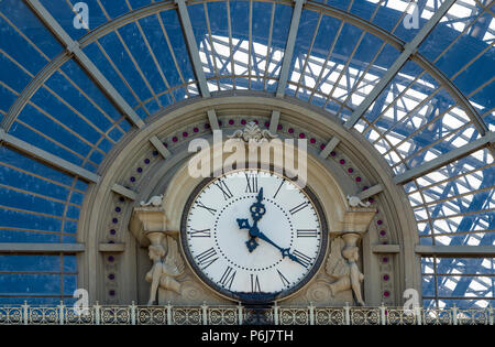 Façade de la gare de Keleti Palyaudvar (gare de l'est) à Budapest. Banque D'Images