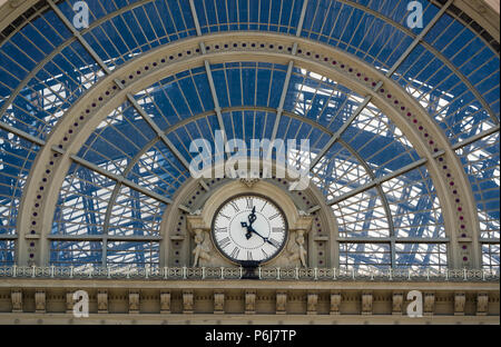 Façade de la gare de Keleti Palyaudvar (gare de l'est) à Budapest. Banque D'Images