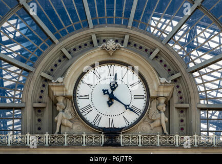 Façade de la gare de Keleti Palyaudvar (gare de l'est) à Budapest. Banque D'Images