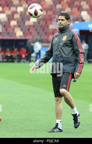 Stade Luzhniki, Moscou, Russie. 30 Juin, 2018. Coupe du Monde de Football FIFA, conférence de presse espagnole et la formation officielle ; Fernando Hierro avant leur match contre la Russie le 1er juillet : Action Crédit Plus Sport/Alamy Live News Banque D'Images