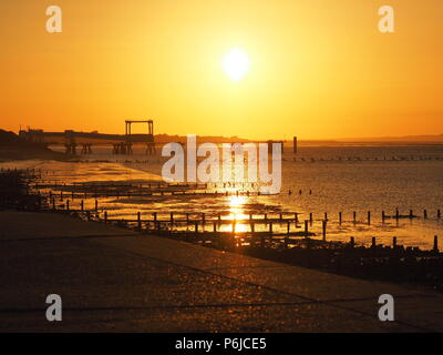 Sheerness, Kent, UK. 30 Juin, 2018. Météo France : le coucher du soleil à Sheerness, Kent. Credit : James Bell/Alamy Live News Banque D'Images