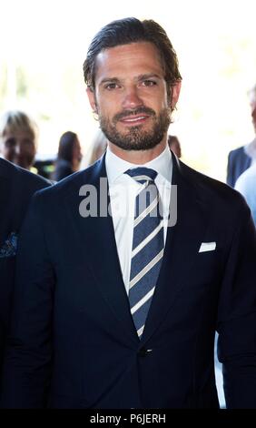 La Haye, Pays-Bas. 30 Juin, 2018. Le prince Carl Philip de Suède arrive au World Forum à La Haye, le 30 juin 2018, à participer à la Volvo Ocean Race diner Prix Photo : Albert Ph van der Werf/ Pays-Bas OUT/Point de vue OUT | Crédit : dpa/Alamy Live News Banque D'Images