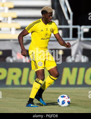 Columbus, États-Unis. 30 juin 2018. Columbus Crew SC avance Gyasi Zardes (11) se réchauffe avant de faire face au lac de sel réel dans leur match à Columbus, OH, États-Unis. Brent Clark/Alamy Live News Banque D'Images