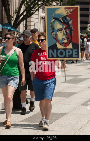 Washington DC, USA. Jun 30, 2018. Les familles vont ensemble rassemblement à Lafayette Park, à Washington, D.C., le 30 juin 2018. Crédit : Robert Meyers/Alamy Live News Banque D'Images