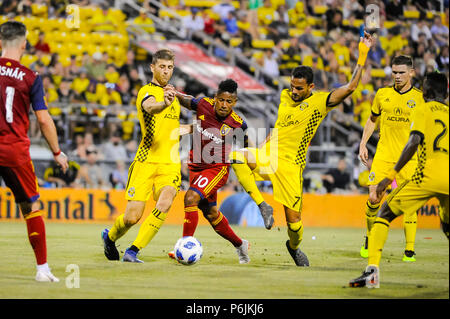 Samedi, 30 juin 2018 : Columbus Crew SC defender Gaston Sauro (22), Artur essaie d'obtenir la balle loin de Real Salt Lake l'avant Joao Plata (10) dans la deuxième partie du match entre Real Salt Lake et Columbus Crew Stadium, MAPFRE à SC à Columbus OH. Crédit Photo obligatoire : Dorn Byg/Cal Sport Media. Columbus Crew SC 2 - Real Salt Lake 1 Banque D'Images