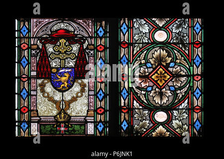 Armoiries du Cardinal Joseph Mihalovic, vitraux dans la cathédrale de Zagreb, dédiée à l'assomption de Marie Banque D'Images