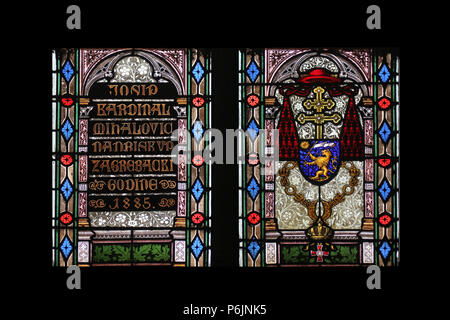 Armoiries du Cardinal Joseph Mihalovic, vitraux dans la cathédrale de Zagreb, dédiée à l'assomption de Marie Banque D'Images