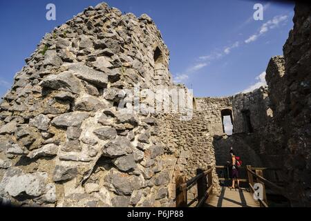 Le château de Montségur, siglo XIV, Castillo cátaro, monte Pog , Ariège, pirineos orientales, Francia, Europa. Banque D'Images