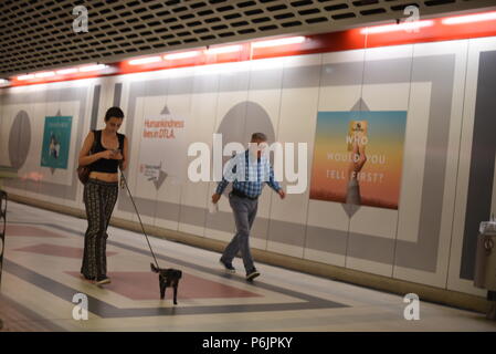 LOS ANGELES, CALIFORNIE - Le 29 juin 2018 : les navetteurs en métro station le 29 juin 2018 à Los Angeles, CA. Banque D'Images