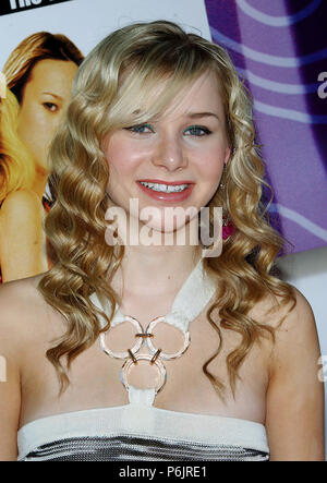 Mika Boorem Sleepover arrivant à la première à l'Arclight Theatre de Los Angeles. Le 27 juin 2004. BooremMika034 Red Carpet Event, Vertical, USA, Cinéma, Célébrités, photographie, Bestof, Arts, Culture et divertissement, Célébrités Topix fashion / Vertical, Best of, événement dans la vie d'Hollywood, Californie - Tapis rouge et en backstage, USA, Cinéma, Célébrités, cinéma, télévision, Célébrités célébrités musique, photographie, Arts et culture, Bestof, divertissement, Topix headshot, vertical, une personne, à partir de l'an 2004, enquête tsuni@Gamma-USA.com Banque D'Images