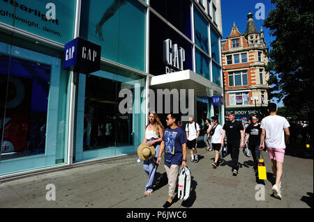 Magasin GAP sur Oxford Street, London, England, UK Banque D'Images