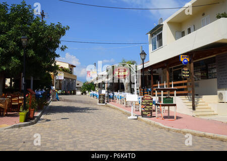 Tavernes de Plaka, Crète, Grèce, Europe Banque D'Images