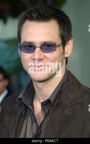 Jim Carrey arrivant à l'Lemony Snicket's une série d'événements malheureux première à l'Arclight Theatre de Los Angeles. 12 décembre 2004.CarreyJim044 Red Carpet Event, Vertical, USA, Cinéma, Célébrités, photographie, Bestof, Arts, Culture et divertissement, Célébrités Topix fashion / Vertical, Best of, événement dans la vie d'Hollywood, Californie - Tapis rouge et en backstage, USA, Cinéma, Célébrités, cinéma, télévision, Célébrités célébrités musique, photographie, Arts et culture, Bestof, divertissement, Topix headshot, vertical, une personne, à partir de l'an 2004, enquête tsuni@ Banque D'Images