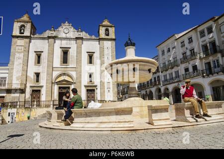 Plaza San Martín y Iglesia de San Antao, Evora, Portugal, Alentejo, Europa. Banque D'Images