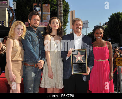 John Wells, Emmy Rossum, Shameless exprimées à John Wells Star honorée avec une étoile sur le Hollywood Walk of Fame à Los Angeles.John Wells, Emmy Rossum, Shameless Cast événement dans la vie d'Hollywood, Californie - Red Carpet Event, USA, Cinéma, Célébrités, photographie, Bestof, Arts, Culture et divertissement, Célébrités, Mode Topix Meilleur de Hollywood, la vie, événement dans la vie d'Hollywood, Californie - cinéma, télévision, célébrités, célébrités de la musique, Topix Bestof, Arts, Culture et loisirs, photographie, tsuni@Gamma-USA.com , Tsuni enquête de crédit / USA, honoré par une étoile sur le Hollywo Banque D'Images