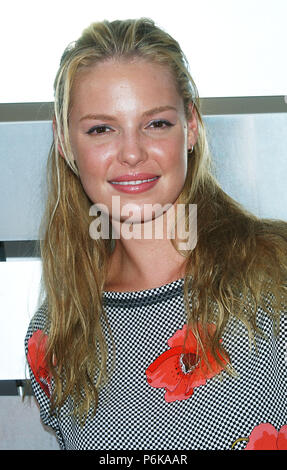 Katherine Heigl (Grey's Anatomy) arrivant à l'ABC ALL STAR PARTY POUR LA NOUVELLE SAISON D'AUTOMNE - 2004 à l'hôtel Century Plaza Hotel de Los Angeles. 13 juillet, 2004.  GrayAnat HeiglKatherine187 Red Carpet Event, Vertical, USA, Cinéma, Célébrités, photographie, Bestof, Arts, Culture et divertissement, Célébrités Topix fashion / Vertical, Best of, événement dans la vie d'Hollywood, Californie - Tapis rouge et en backstage, USA, Cinéma, Célébrités, cinéma, télévision, Célébrités célébrités musique, photographie, Arts et culture, Bestof, divertissement, Topix headshot, vertical, une personne, à partir de, Banque D'Images